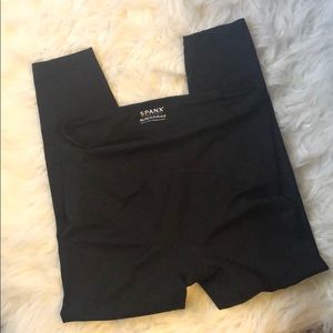 Spanx Leggings- Booty Boost Active 7/8 Leggings